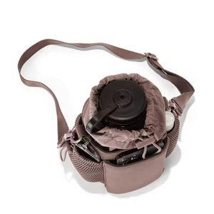 Nouveautés : Sacs en néoprène personnalisés pour bouteilles d'eau de sport avec bandoulière croisée - Product Image 6