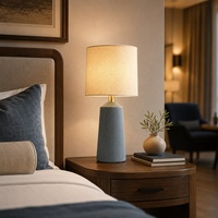 Lampe de table en céramique sans fil personnalisée OEM avec abat-jour en tissu, USB-C, 3 températures de couleur, à intensité variable pour projets hôteliers sous marque privée