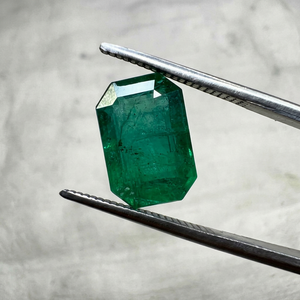 Vente en gros de pierres précieuses naturelles d'émeraude zambienne de 3,88 carats, taille octogonale, pierres brutes |   Émeraude verte de qualité supérieure pour bagues, pendentifs et articles de luxe - Product Image 1