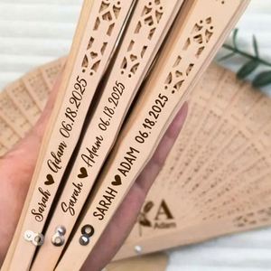 พัดไม้จันทน์พับได้แบบกำหนดเอง ลายฉลุ สำหรับของขวัญส่วนตัว ธุรกิจ งานแต่งงาน ของตกแต่งบ้าน สไตล์สปอร์ต งานฝีมือไม้ไผ่ - Product Image 2