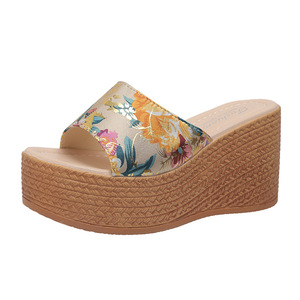 Zapatillas de mujer de gran tamaño moda casual nueva esponja de cabeza redonda fondo grueso pendiente de un solo dedo expuesto y sandalias para mujer - Product Image 2