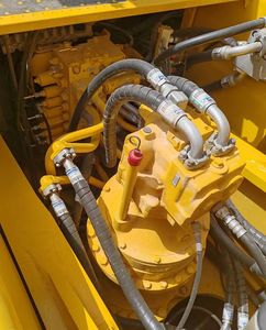 รถขุดไฮดรอลิกแบบตีนตะขาบโคมัตสึ 40 ตัน พร้อมเครื่องยนต์คัมมินส์ กำลัง 257 กิโลวัตต์ ความจุบุ้งกี๋ 2 เมตร สำหรับงานขุดขนาดใหญ่ - Product Image 2