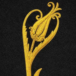 Motif brodé à la main en fil de soie, design floral de luxe (travail Zardozi doré) - Product Image 1