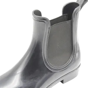 Bottes de pluie <span class=keywords><strong>Chelsea</strong></span> du fabricant OEM pour femmes Tube intermédiaire Conception étanche en PVC pailleté brillant - Product Image 5