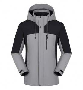 Veste de randonnée légère, pliable et facile à ranger dans un sac à dos, ne prend jamais trop de place lors de vos sorties en plein air - Product Image 3