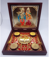 Boîte élégante en acier inoxydable faite à la main, plaquée or, avec des pièces de monnaie Radha Krishna Paduka |   Décoration artistique écologique, décoration spirituelle pour la maison, Diwali
