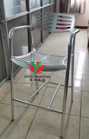 Chaise dinning en métal de bras empilable par ccommercial en aluminium peint pour des événements