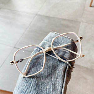 Nuevas monturas de gafas ópticas irregulares de marco completo con filtro de luz azul TR90 unisex con lentes de acetato para miopía, fabricadas en Taizhou. - Product Image 5