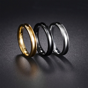 Bague en acier inoxydable sur mesure pour hommes et femmes, design simple et élégant, plaquée or, idéale pour mariage ou cadeau de fête - Product Image 4