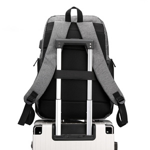 Mochila para portátil con puerto USB de gran capacidad para hombres, para viajes de negocios, escuela, en colores gris, negro y azul oscuro. - Product Image 2