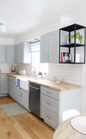 Personnalisation complète de la maison, armoires de cuisine en contreplaqué |   Design de meubles modernes pour petits appartements avec îlot central