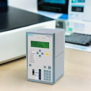 ממסר הגנה רב תכליתי סימנס SIPROTEC 7SJ62 המשמש למזין, מנוע, מעבה ומגן שנאי - Product Image 2