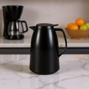 Jarra Aislada Emsa Mambo Quick Tip de 1L, Negro Brillante - Product Image 3