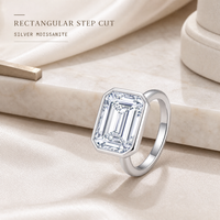 Bague en Moissanite Argentée Taille Émeraude Sertie Clos Géométrique Solitaire Bijoux de Mariage et de Fiançailles pour Femme Vente en Gros Cadeau