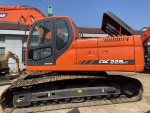 Excavadora Doosan DX225LCA usada de entrega global de bajo consumo de combustible de Shanghai Yard 1,05 m³ Capacidad del cucharón 21 toneladas Peso operativo - Product Image 5