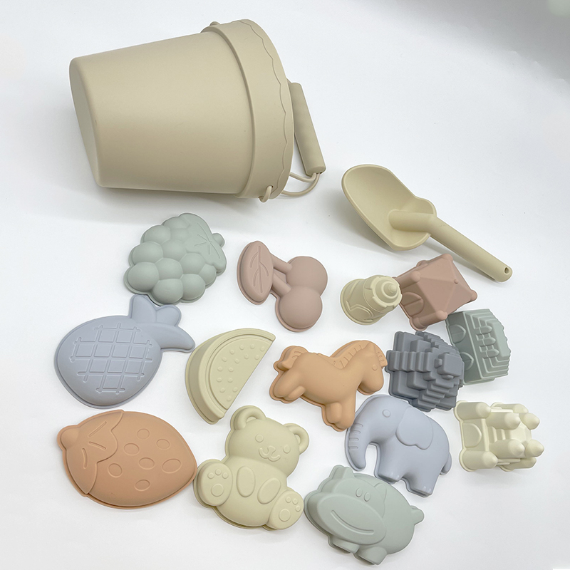 16 PCS BIG Silicone Sandbox Beach