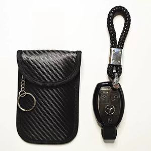 Modellen draagbare Faraday anti-diefstal beschermende RFID-afschermende sleutelhanger van waterdicht carbon fiber PU leer - Product Image 2