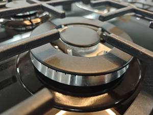 4-fornelli a <span class=keywords><strong>Gas</strong></span> e piano cottura Auto accensione smalto nero superficie da cucina per cucina a <span class=keywords><strong>Gas</strong></span> vendita - Product Image 4