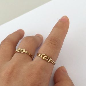 Anillo Minimalista de Alta Calidad, Joyería de Oro de 14K, Anillos de Compromiso y Matrimonio con Doble Nudo - Product Image 5