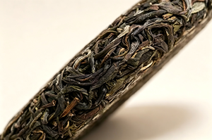 4 Jahre Gereifter Hochwertiger Roher Pu'er Tee-Kuchen aus Alten Bäumen, 357g Premium Wilder Yunnan Sheng Pu Erh Tee - Product Image 4