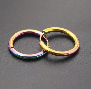 <span class=keywords><strong>Orecchini</strong></span> a Cerchio Huggie in Acciaio Inossidabile | Design Geometrico Minimalista a Forma Rotonda, Quadrata e a Cuore | Ipoallergenici e Impermeabili - Product Image 5