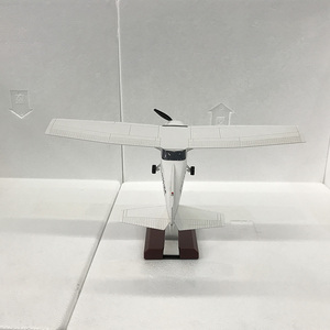 Modèle d'<span class=keywords><strong>avion</strong></span> d'entraînement Cessna 172 en résine solide à l'échelle 1/32, 27 cm, avec hélice mobile et train d'atterrissage avant - Product Image 3