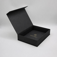 Boîte d'emballage rigide en papier non couché de luxe avec fermeture magnétique pliable pour vêtements pour enfants, impression personnalisable