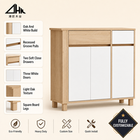 Buffet en chêne clair et blanc avec deux tiroirs et trois portes pour le rangement du salon, en kit