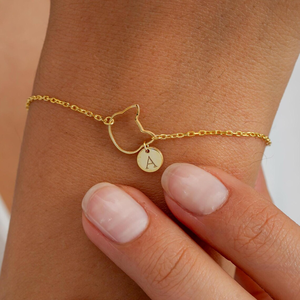 สร้อยข้อมือสแตนเลสสลักอักษรย่อรูปหน้าแมวแบบกำหนดเอง ของขวัญสำหรับคุณแม่แมว คน<span class=keywords><strong>รัก</strong></span>สัตว์เลี้ยง ของขวัญวันแม่ - Product Image 2