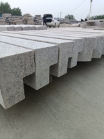 Marches et contremarches d'escalier en granit blanc G682 modernes, antidérapantes, courbées et rainurées pour usage extérieur et jardin