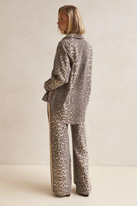 Conjunto de 2 Piezas de Camisa Vaquera con Botones y Pantalones Vaqueros con Estampado de Leopardo para Mujer, Estilo Vintage Occidental, para Primavera - Product Image 4