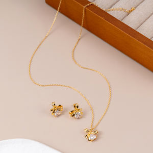 कस्टम गोल्ड प्लेटेड डायमंड हार्ट धनुष बालियां के नेकलेस ने पीतल लिंक चेन से बनी महिलाओं के लिए नई फैशन क्लासिक शैली के गहने सेट किए - Product Image 1