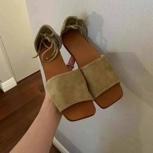 Sandalias de verano 2026 de estilo coreano, de nicho, con punta abierta y una sola tira, para mujer, planas, con cordones, tipo mule, para exteriores. - Product Image 2