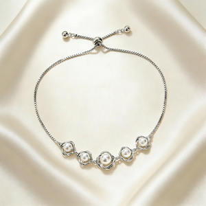 <span class=keywords><strong>Braccialetto</strong></span> OEM/ODM <span class=keywords><strong>con</strong></span> Perle Finte e Cornice Dorata, Bracciale Minimalista <span class=keywords><strong>con</strong></span> Catena Regolabile per Uso Quotidiano da Donna - Product Image 2