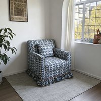 Kursi Sofa Tunggal Kain Cetak Vintage Prancis, Furnitur Ruang Tamu Ukuran Kecil Bergaya Pedesaan Amerika dengan Hiasan Rumbai Biru
