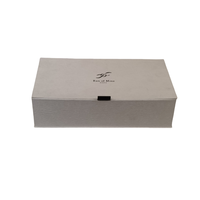 Boîte cadeau magnétique en carton solide faite à la main pour montre, matériaux recyclés, doublure en éponge, gaufrage, sérigraphie, revêtement UV, ruban