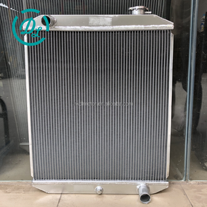 Radiateur et réservoir d'eau pour excavatrice EexcavaStart SWE70 – Noyau en aluminium durable, refroidissement efficace, garantie 1 an, Guangdong - Product Image 1