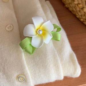 Ensemble d'accessoires capillaires Qianjin Seaside Flower : Épingle à cheveux Plumeria, Anneau à cheveux, Coiffe, Pince latérale pour filles, pour coiffure de franges et de front - Product Image 6