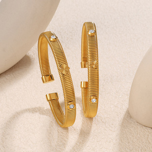 Pulsera de Acero Inoxidable con Trébol de Cuatro Hojas e Incrustaciones de Zirconia, Brazalete Elástico Unisex, Joyería de Moda - Product Image 3