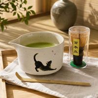 Ensemble Matcha Personnalisé avec Logo, Bol en Céramique Moucheté et Bec Verseur, Fouet en Bambou dans un Tube Transparent et Chashaku pour Salons de Thé