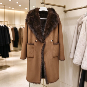Cappotto Invernale <span class=keywords><strong>Oversize</strong></span> da Donna Stile Europeo Lungo in Finta Pelle Scamosciata con Collo in Pelliccia di Volpe, Doppio Petto e Fodera in Pelliccia Sintetica - Product Image 3