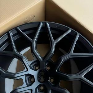 Xinlin 18 20 pouces ET50 pour <span class=keywords><strong>Ford</strong></span> <span class=keywords><strong>Transit</strong></span> 8J Flow Forming PCD 5X160 Haute charge 1250 kg Vente chaude au Royaume-Uni Roue de voiture de tourisme noire - Product Image 3