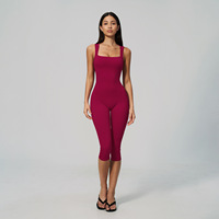 Combinaison de sport une pièce pour femme, col carré, sans manches, coupe ajustée, longueur capri, séchage rapide, pour yoga et course à pied
