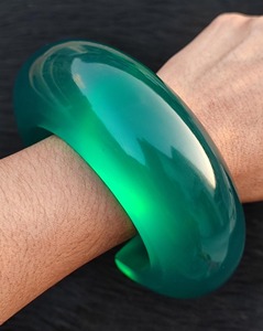Pulsera de Resina Elegante en Oferta, Brazalete de Resina para Mujer, Joyería de Moda para Uso Diario, Accesorio de Regalo Disponible para la Venta - Product Image 3