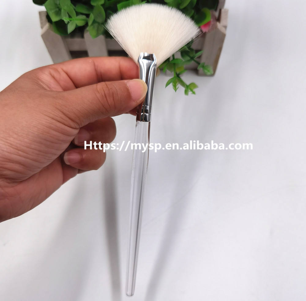 ผมสีเบจ, ผมนุ่มปุย