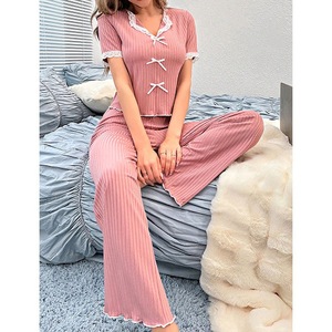 Ensemble de pyjamas en dentelle pour femmes, nouveau style d'été, haut de gamme, sexy, col en V, manches courtes, pantalon, deux pièces, vêtements de détente. - Product Image 3