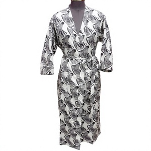Robe de nuit pour femme 100% coton, longueur intégrale, manches trois quarts, col en V, imprimé zèbre, robe décontractée, fermeture à ceinture, respirante - Product Image 1