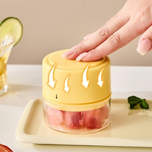 Mini Molde de Hielo con Tapa para Refrigerador, Bandeja de Hielo de Plástico para Uso Doméstico, Molde de Cubitos Pequeños, Apto para Alimentos, Sostenible y Ecológico - Product Image 2