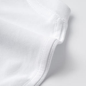 Camiseta básica blanca y negra talla L, 100% algodón, unisex, tejido jersey transpirable, hecho en China. - Product Image 3