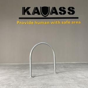 Poteau d'attelage robuste à double face pour <span class=keywords><strong>vélo</strong></span> 2 cerceaux en U à boucle large inversée commerciale dans le <span class=keywords><strong>support</strong></span> de stationnement de <span class=keywords><strong>vélo</strong></span> au <span class=keywords><strong>sol</strong></span> - Product Image 2